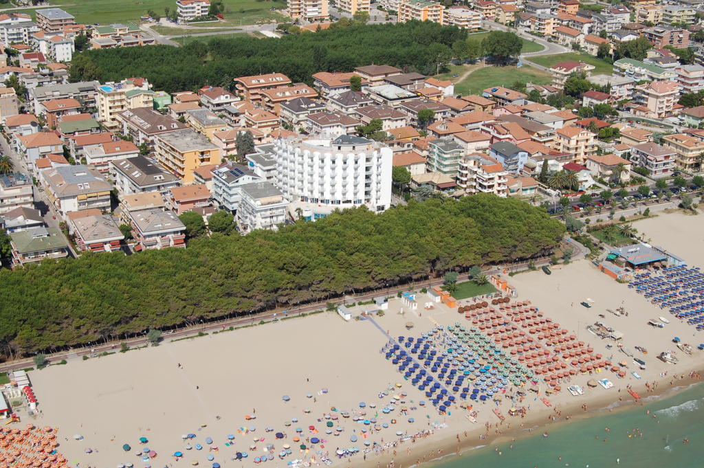 Hotel Lido Alba Adriatica Eksteriør billede